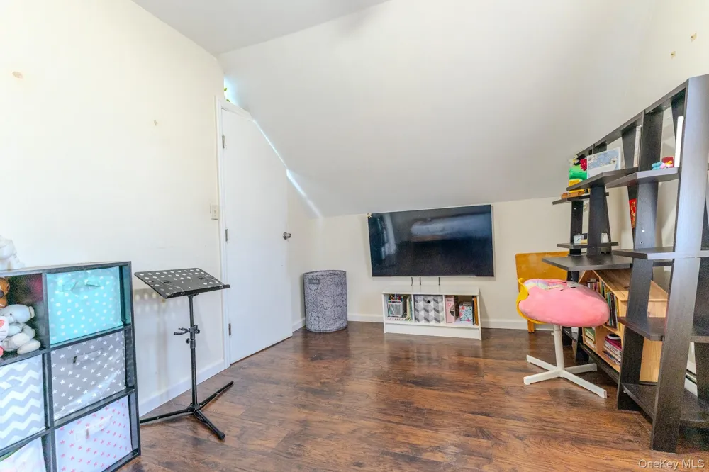 33 Manor Drive Shirley, NY 11967
