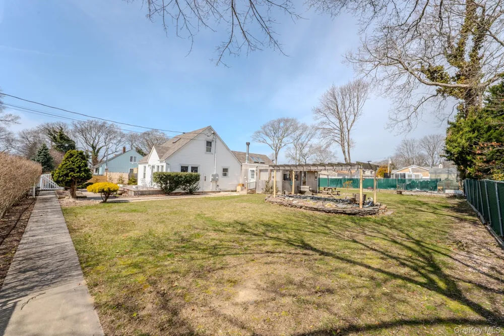 33 Manor Drive Shirley, NY 11967