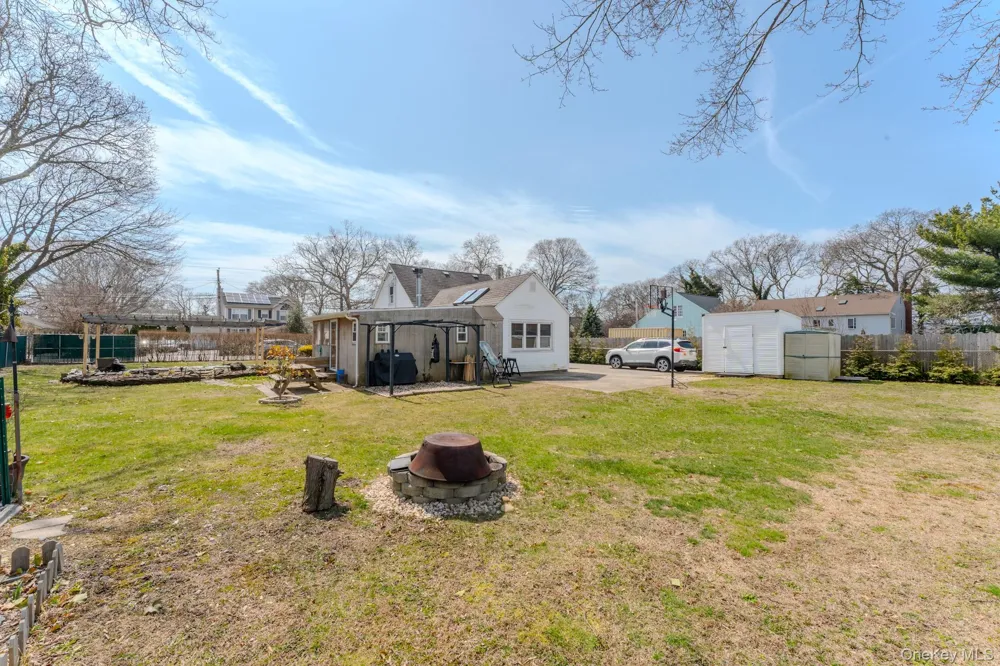 33 Manor Drive Shirley, NY 11967