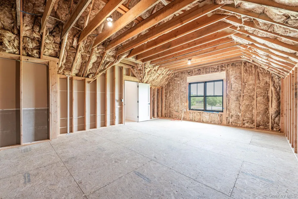 25 Club Drive Baiting Hollow, NY 11933