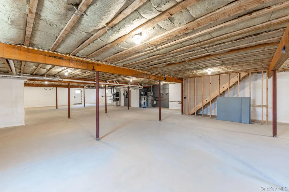 25 Club Drive Baiting Hollow, NY 11933