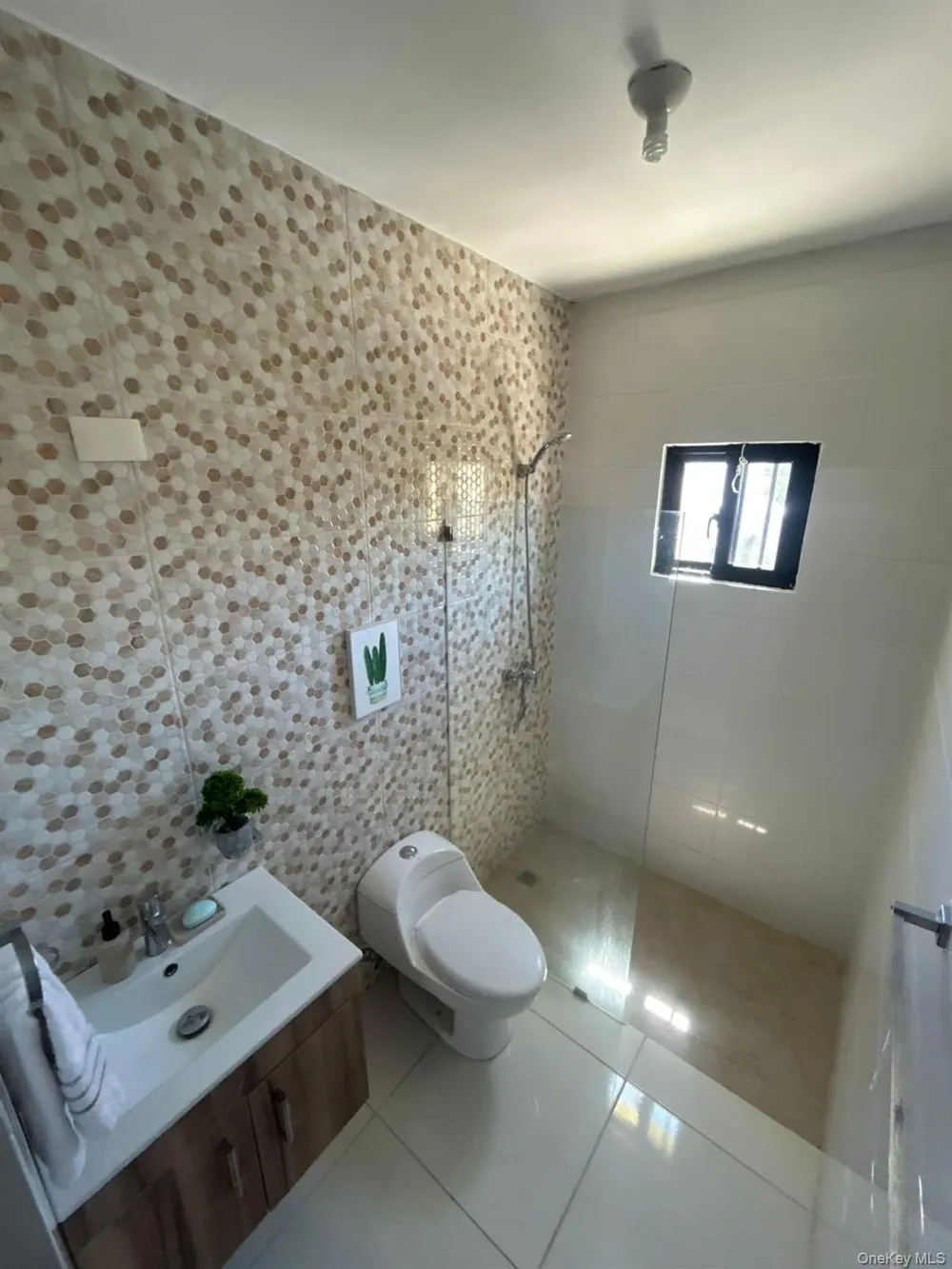 Av. Hermanos Gutierrez 2 #J4 Call Listing Agent, NY 51000