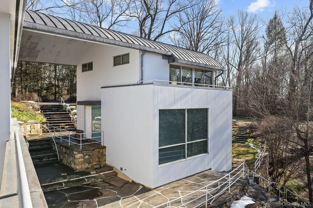 54 Cross Pond Road Pound Ridge, NY 10576