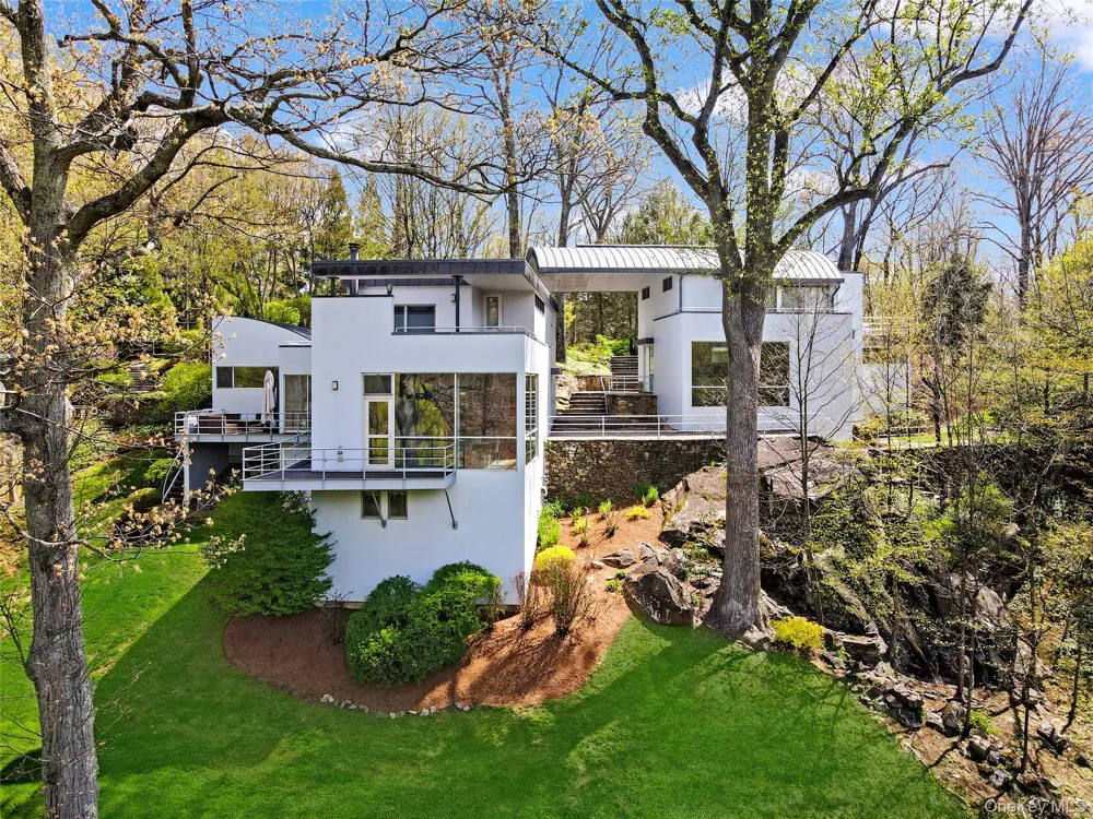 54 Cross Pond Road Pound Ridge, NY 10576