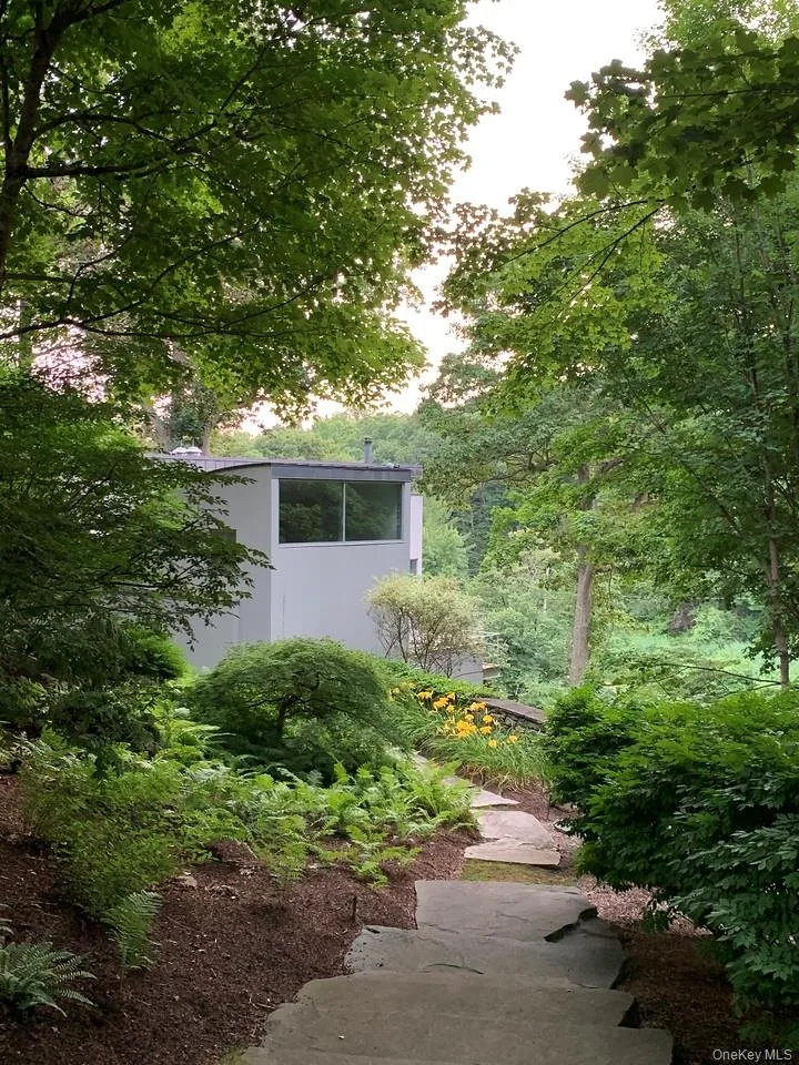 54 Cross Pond Road Pound Ridge, NY 10576