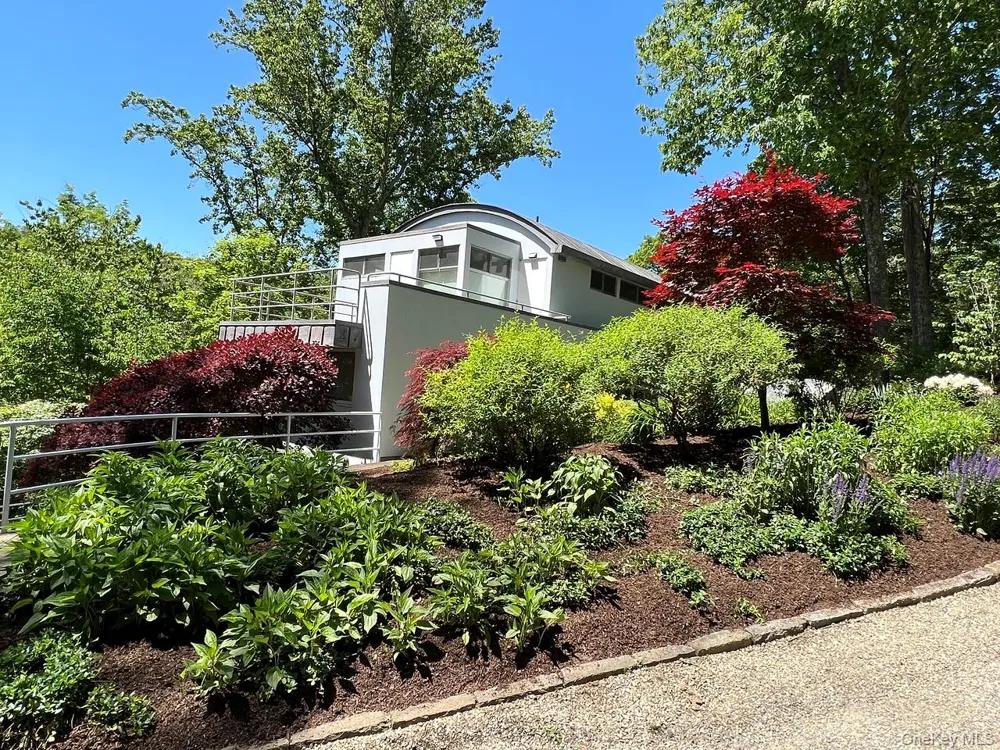 54 Cross Pond Road Pound Ridge, NY 10576