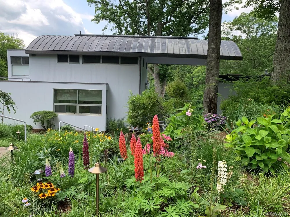 54 Cross Pond Road Pound Ridge, NY 10576