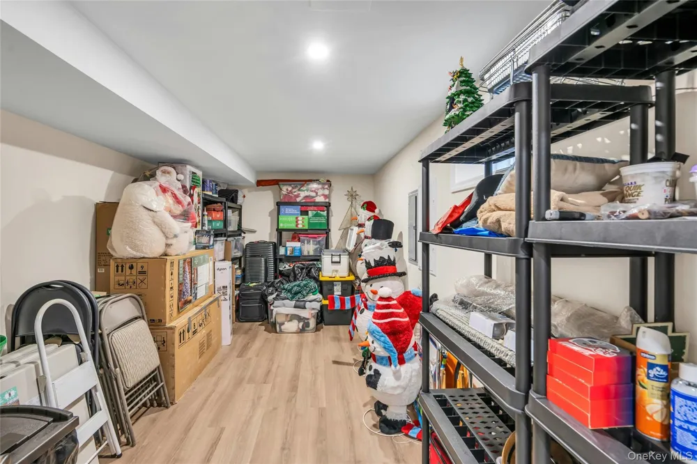 191 Belmont Circle Yaphank, NY 11980