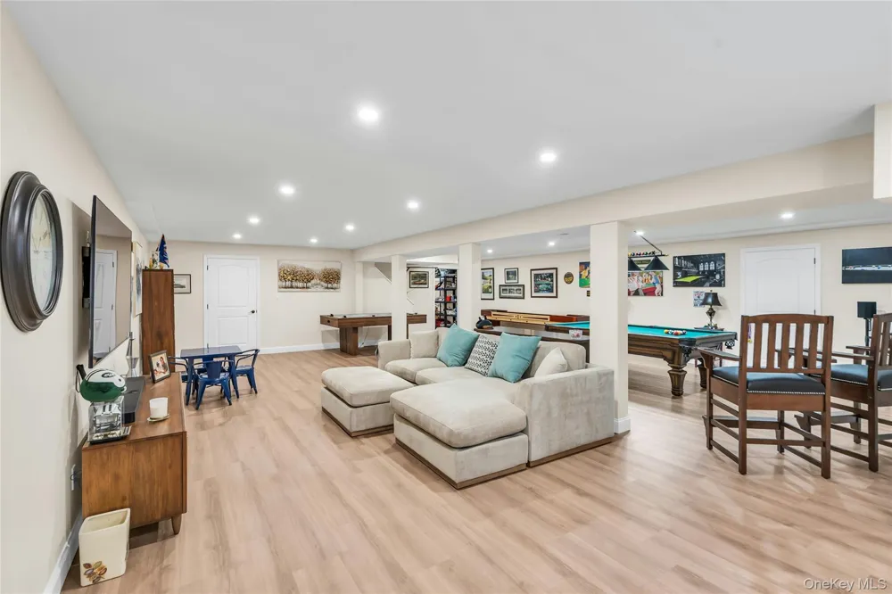 191 Belmont Circle Yaphank, NY 11980