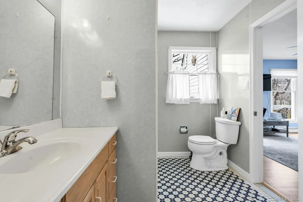 5845 Bayview Road Southold, NY 11971
