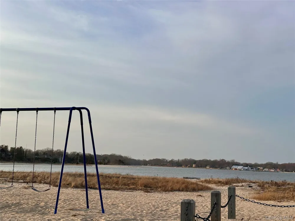 5845 Bayview Road Southold, NY 11971