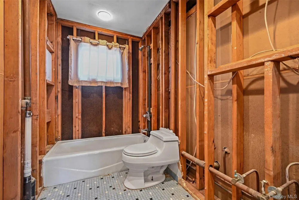 3727 Oceanside Road E Oceanside, NY 11572