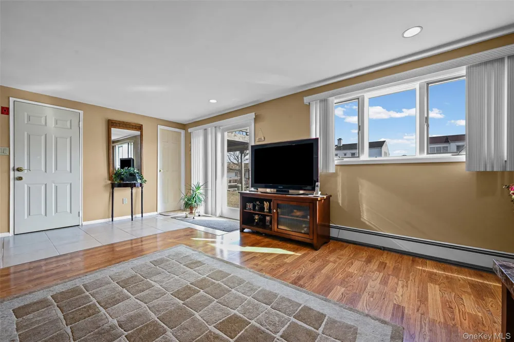 3727 Oceanside Road E Oceanside, NY 11572