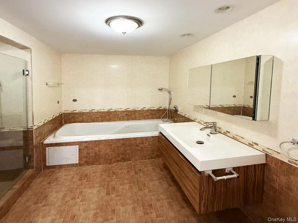63-36 99th street  #4H Rego Park, NY 11374