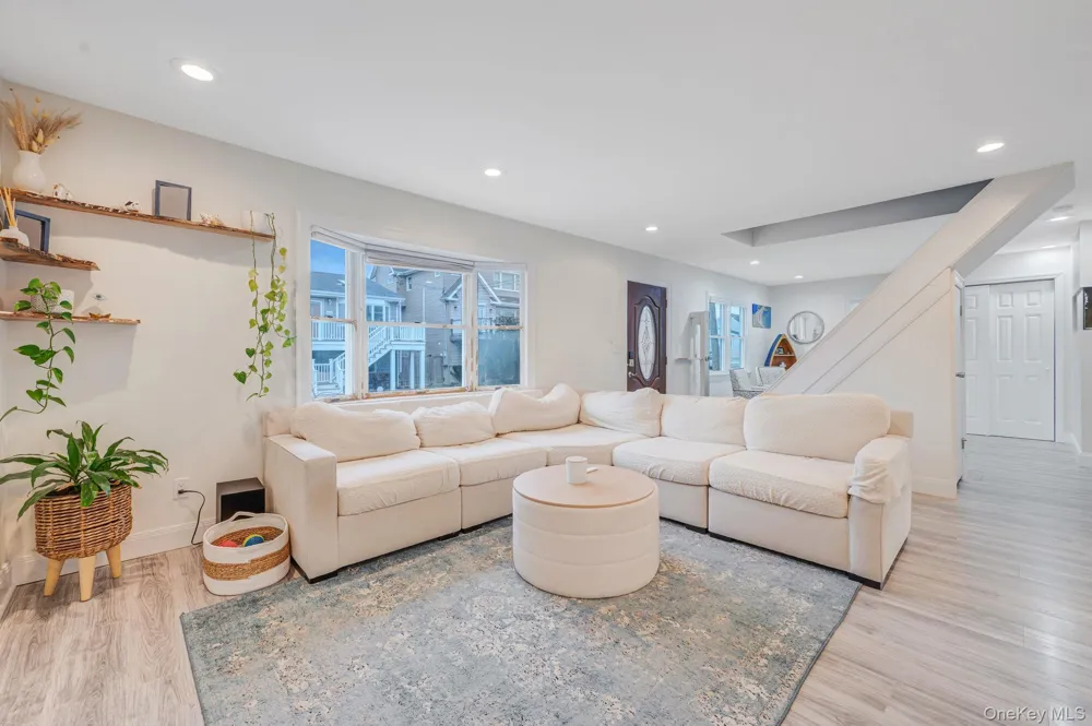 677 S 9th Street Lindenhurst, NY 11757