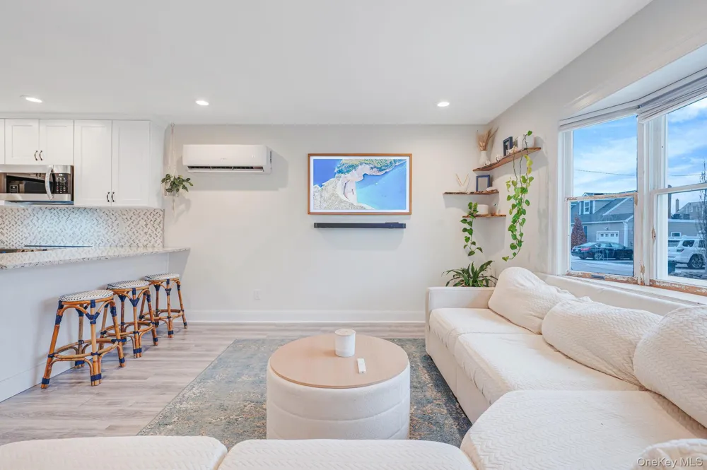 677 S 9th Street Lindenhurst, NY 11757