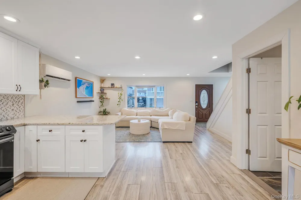 677 S 9th Street Lindenhurst, NY 11757