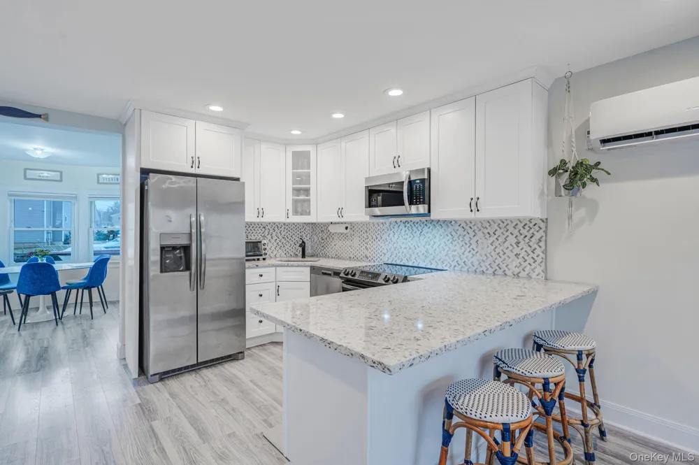 677 S 9th Street Lindenhurst, NY 11757