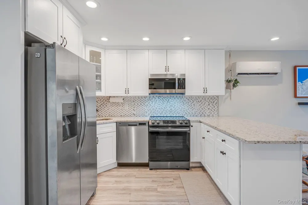 677 S 9th Street Lindenhurst, NY 11757