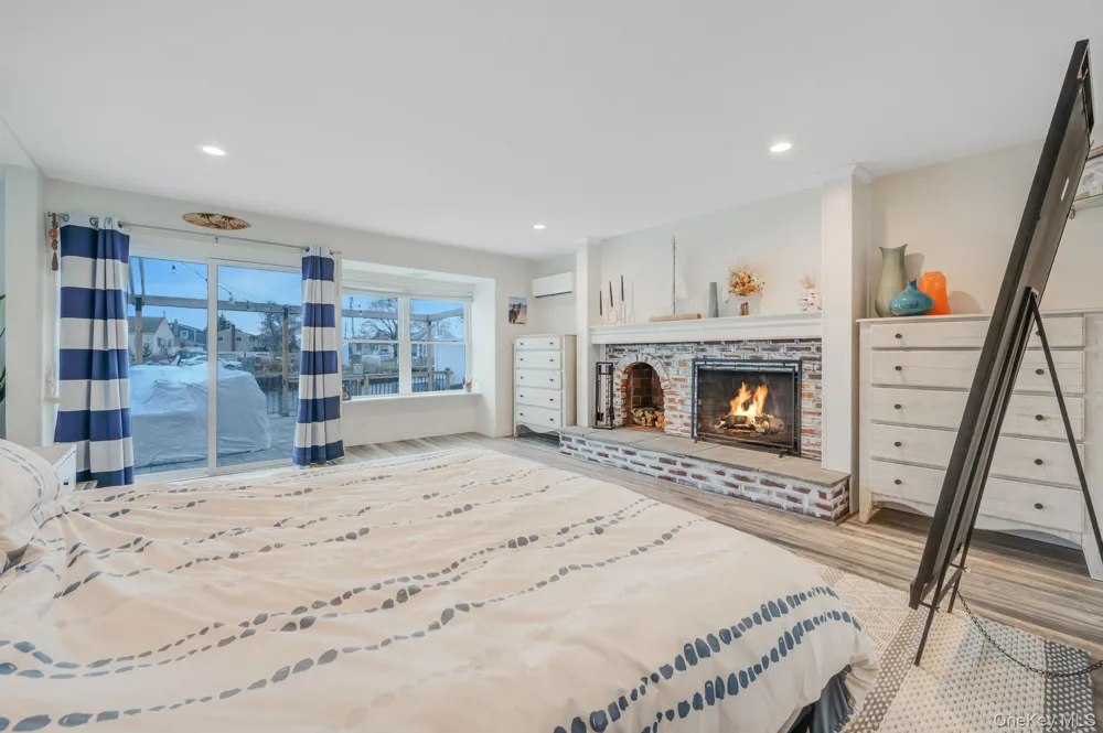677 S 9th Street Lindenhurst, NY 11757