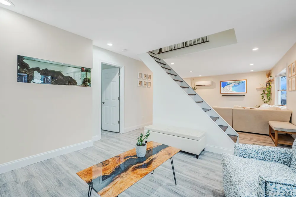 677 S 9th Street Lindenhurst, NY 11757