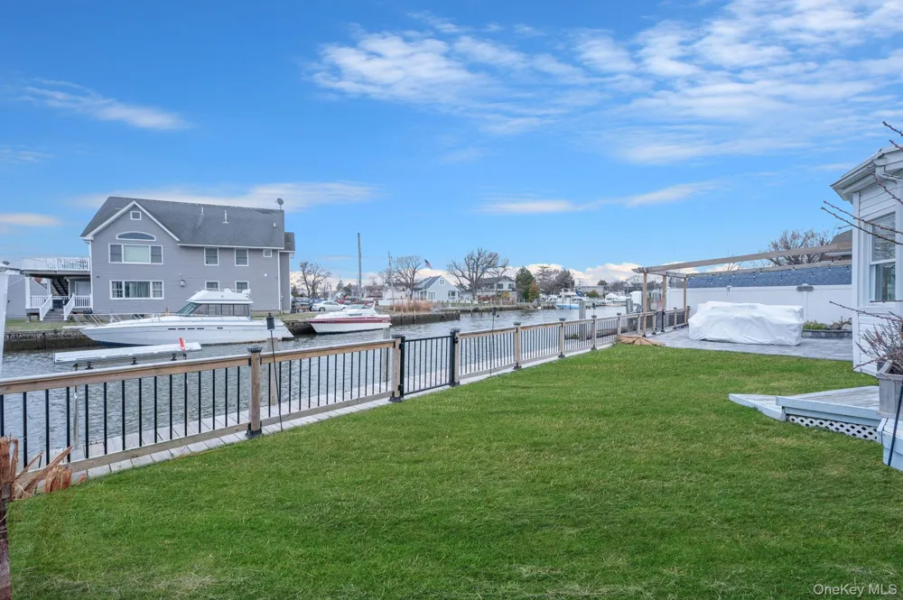 677 S 9th Street Lindenhurst, NY 11757