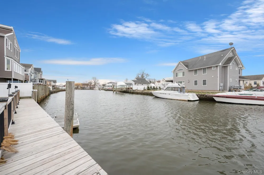 677 S 9th Street Lindenhurst, NY 11757