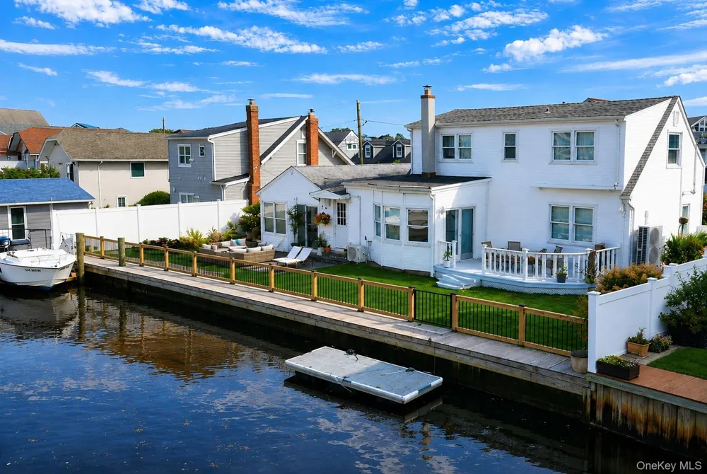677 S 9th Street Lindenhurst, NY 11757