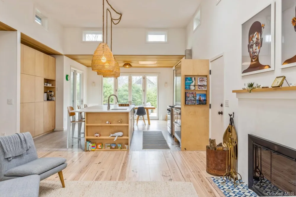 85 Camberly Road East Hampton, NY 11937