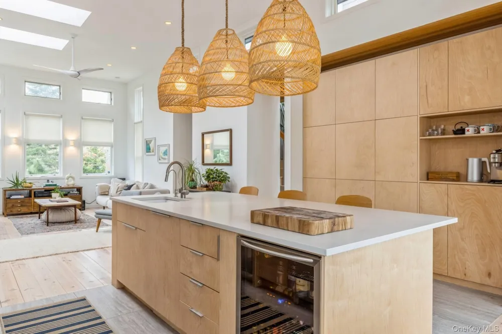 85 Camberly Road East Hampton, NY 11937