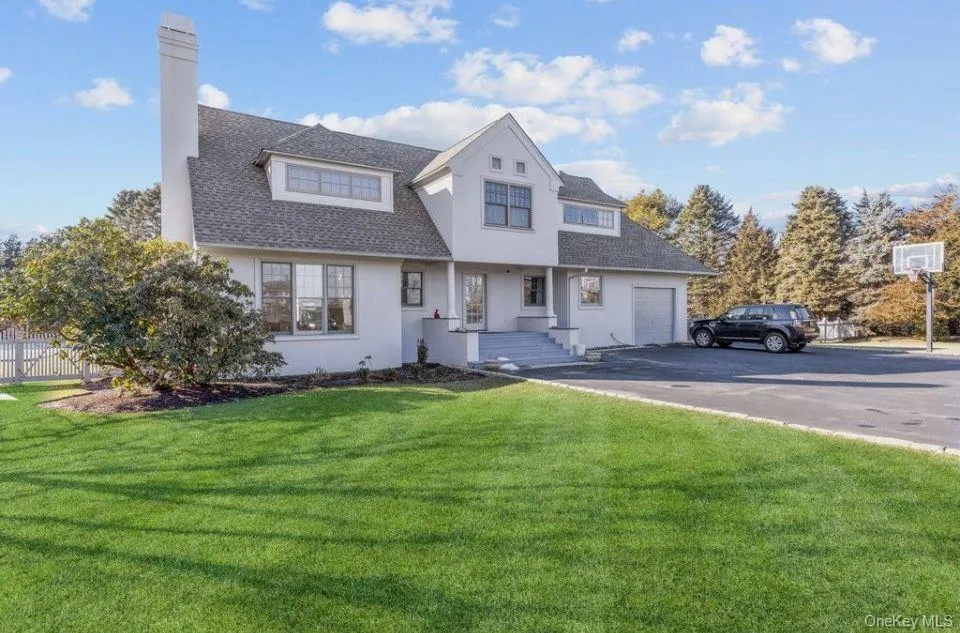 582 Hayground Road Wainscott, NY 11976