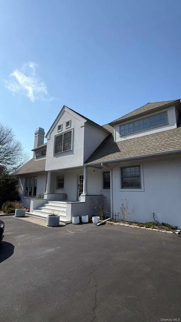 582 Hayground Road Wainscott, NY 11976