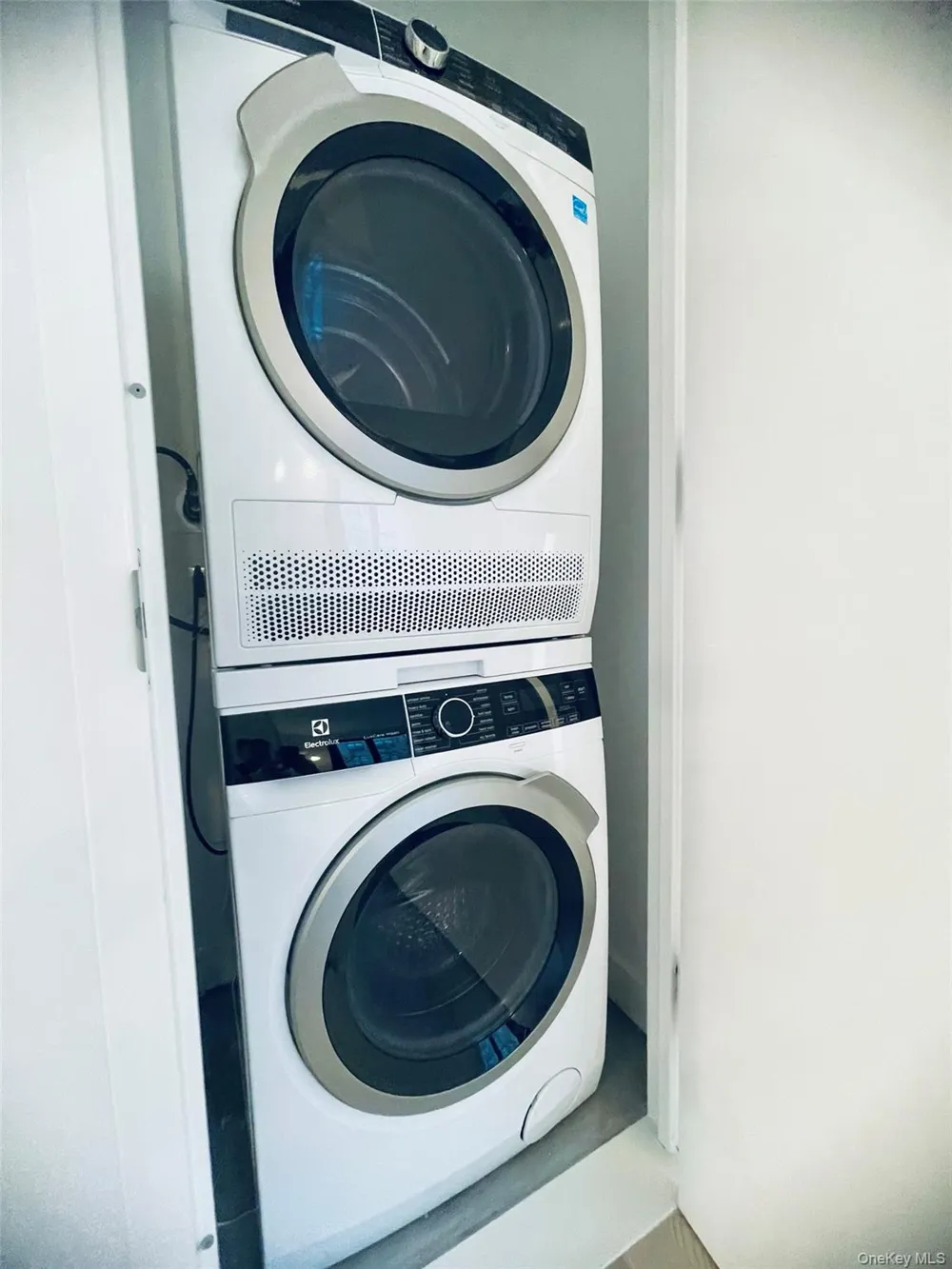 27-09 40TH AVENUE #3D Long Island City, NY 11101