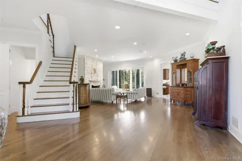 9 Locust Woods Drive