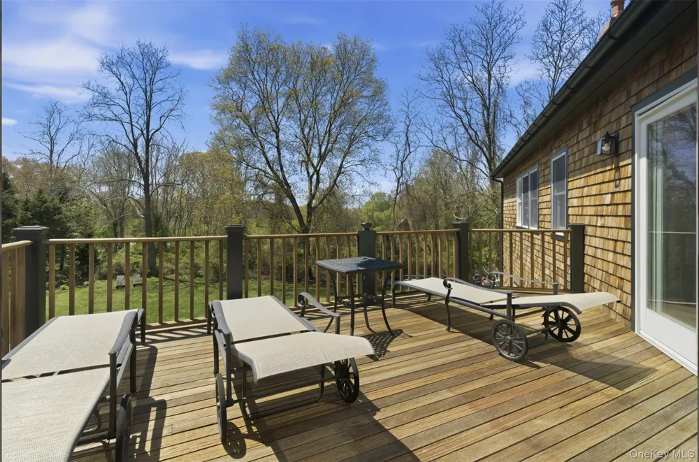 9 Locust Woods Drive Shelter Island, NY 11964