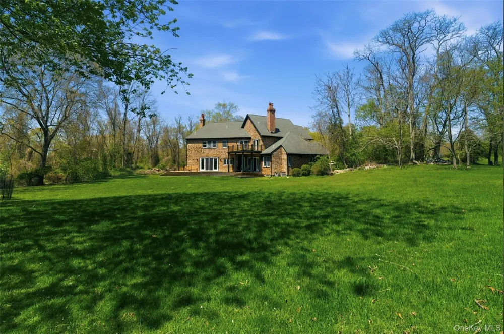 9 Locust Woods Drive Shelter Island, NY 11964