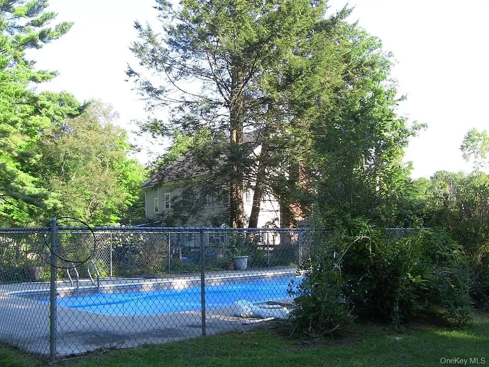 824 Peenpack Trail Sparrowbush, NY 12780