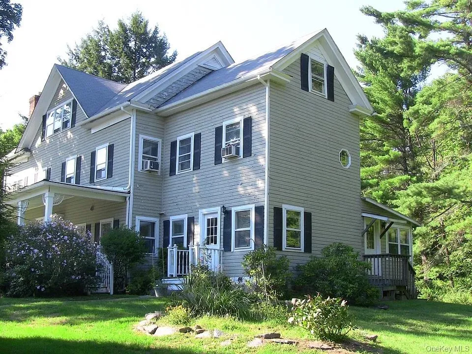 824 Peenpack Trail Sparrowbush, NY 12780