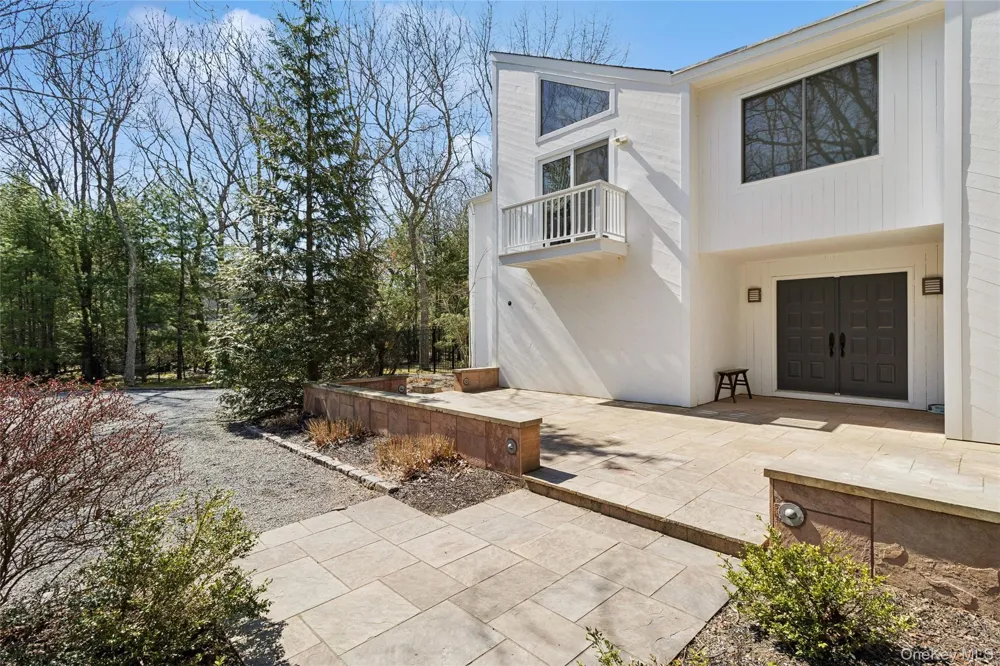44 Diane Drive East Hampton, NY 11937