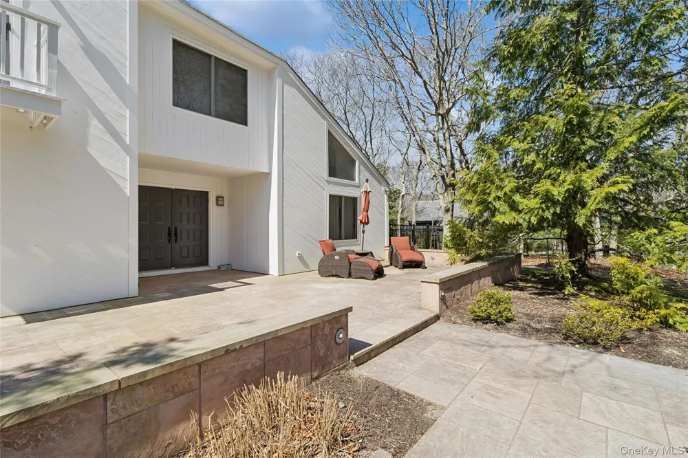 44 Diane Drive East Hampton, NY 11937