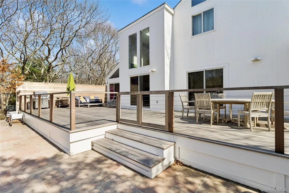 44 Diane Drive East Hampton, NY 11937
