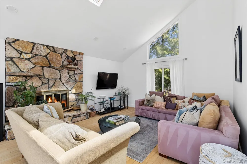 44 Diane Drive East Hampton, NY 11937