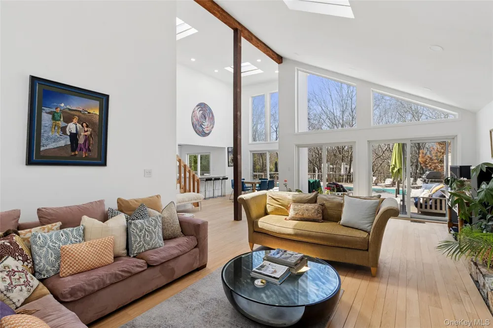 44 Diane Drive East Hampton, NY 11937