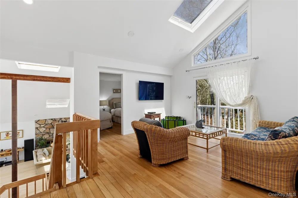 44 Diane Drive East Hampton, NY 11937
