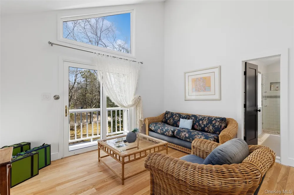 44 Diane Drive East Hampton, NY 11937