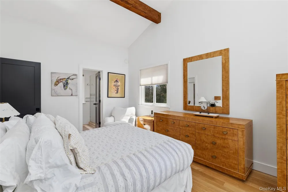 44 Diane Drive East Hampton, NY 11937