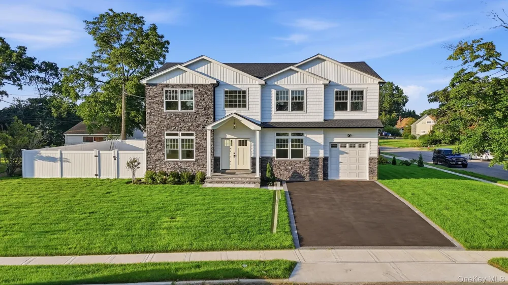43 Barter Lane Hicksville, NY 11801