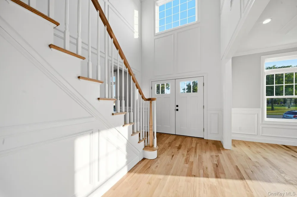 43 Barter Lane Hicksville, NY 11801