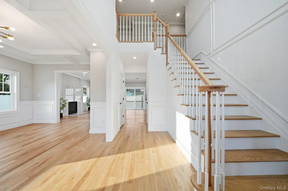 43 Barter Lane Hicksville, NY 11801