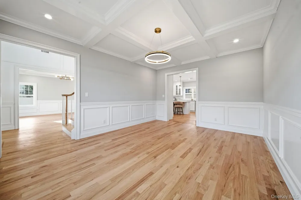 43 Barter Lane Hicksville, NY 11801